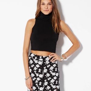 AE Black Turtleneck Crop Top‎